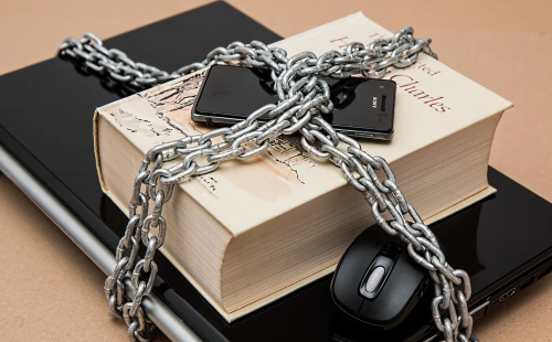 Fighting censorship with blockchain