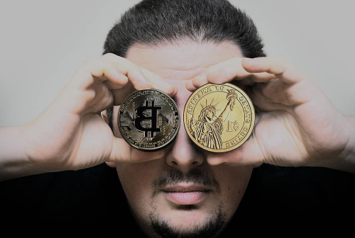US dollar is getting weaker while crypto gets stronger, says Ripple CEO